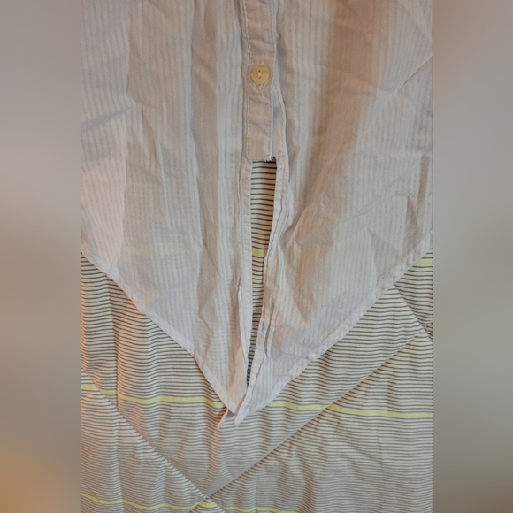 Cotton Rye Outfitters Large Sleeveless Front Tie & Button Up Top Eyelet Accented - Picture 6 of 8